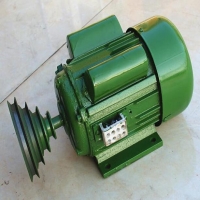 220v电机一个千瓦几个电流？