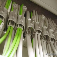 变频器和电机之间的合适距离是几多？怎样毗连差别的距离？